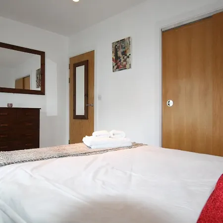 Quarter Short Lets - Harbourside 2 Bed *