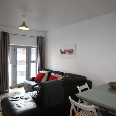 Quarter Short Lets - Harbourside 2 Bed Bristol