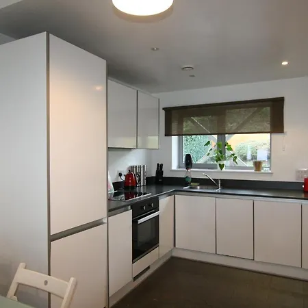 Quarter Short Lets - Harbourside 2 Bed Apartment