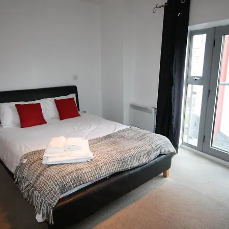 Quarter Short Lets - Harbourside 2 Bed Bristol