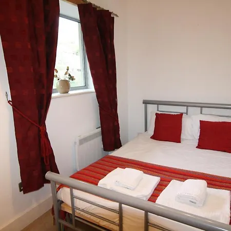 Quarter Short Lets - Harbourside 2 Bed * Bristol