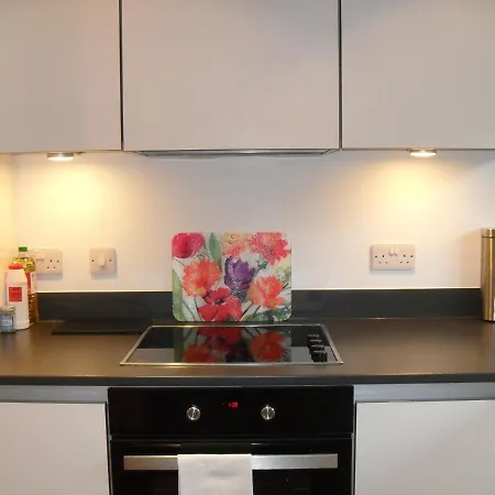 Quarter Short Lets - Harbourside 2 Bed Bristol